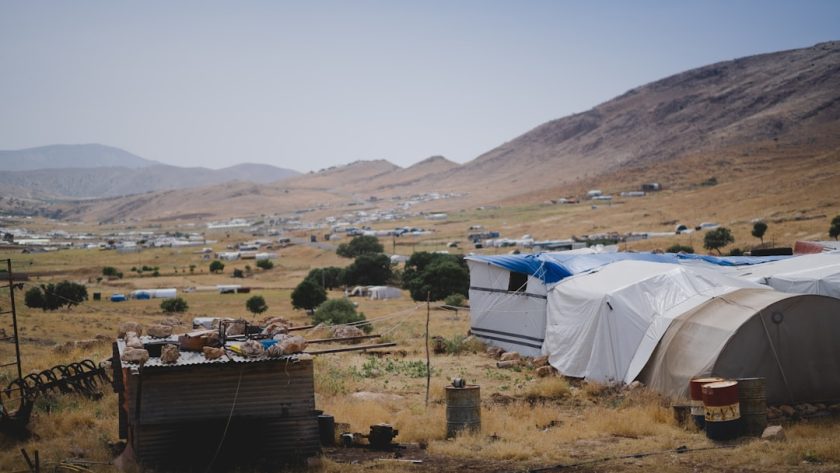 découvrez les réalités vécues par les réfugiés, leurs parcours vers la sécurité et les défis auxquels ils sont confrontés. une exploration poignante de leur courage et de leur résilience face à l'adversité.