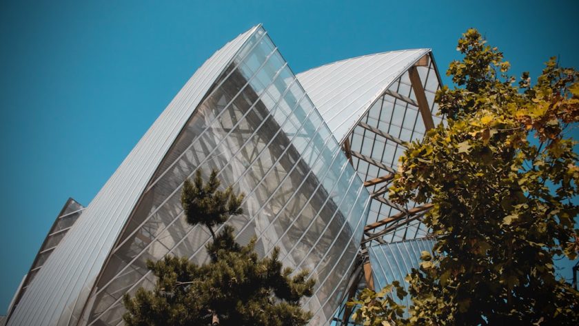 découvrez l'univers captivant du design à paris, où l'élégance rencontre l'innovation. explorez les tendances, les créateurs émergents et les événements incontournables de la capitale française, véritable épicentre du design contemporain.