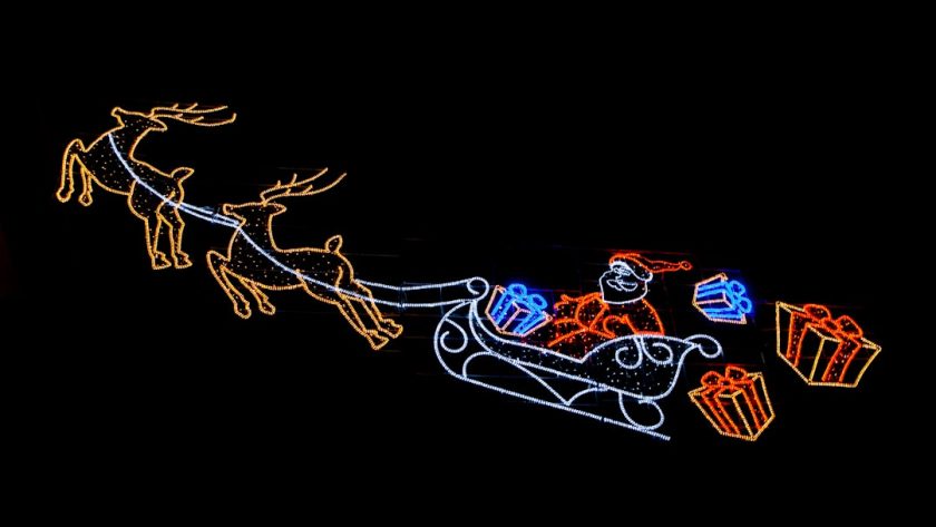 découvrez la magie des lumières de noël ! illuminez vos fêtes avec notre sélection de guirlandes scintillantes, de projecteurs captivants et d'ornements lumineux pour créer une ambiance festive inoubliable. préparez-vous à émerveiller vos proches et à égayer vos soirées d'hiver.