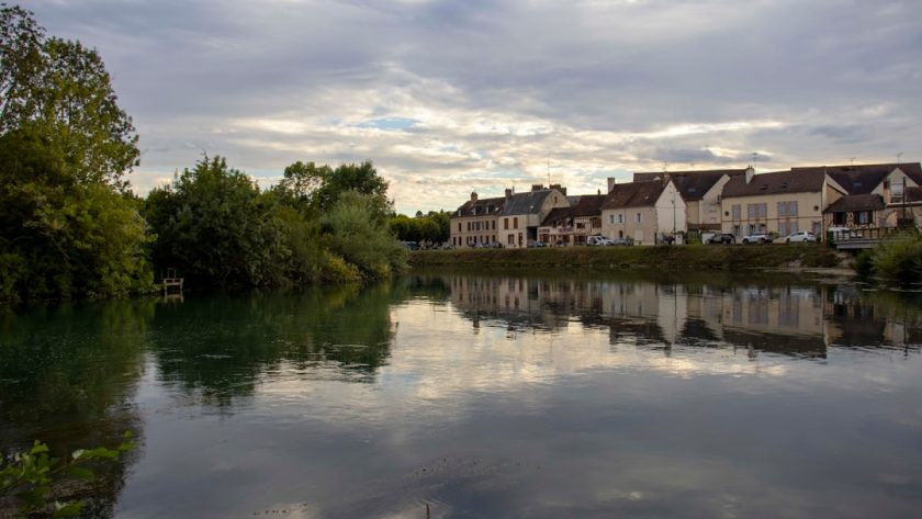 découvrez les activités incontournables le long de la seine : croisières, balades à pied, visites culturelles et événements festifs. profitez de la beauté des paysages parisiens tout en vous amusant !
