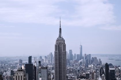 découvrez les meilleurs points de vue sur la tour eiffel, offrant des panoramas époustouflants et des expériences inoubliables. que ce soit depuis les hauteurs de montparnasse ou des charmants quais de seine, explorez les endroits idéaux pour admirer ce monument emblématique.