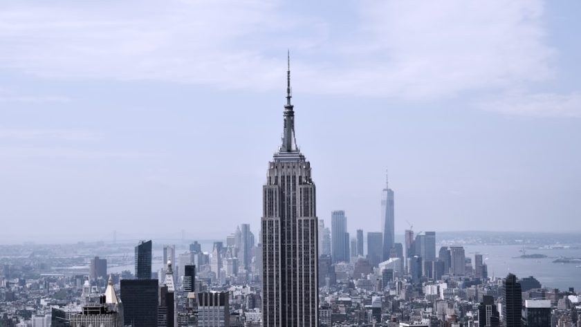 découvrez les meilleurs points de vue sur la tour eiffel, offrant des panoramas époustouflants et des expériences inoubliables. que ce soit depuis les hauteurs de montparnasse ou des charmants quais de seine, explorez les endroits idéaux pour admirer ce monument emblématique.