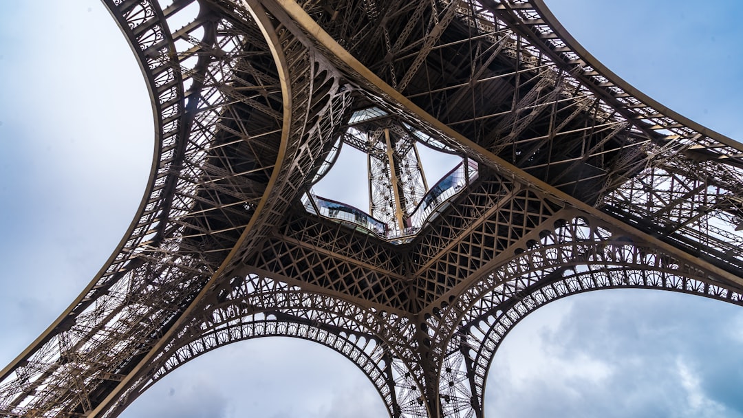 découvrez les meilleurs points de vue sur la tour eiffel, des endroits magiques pour admirer ce monument emblématique de paris. profitez de panoramas époustouflants et d'expériences inoubliables.