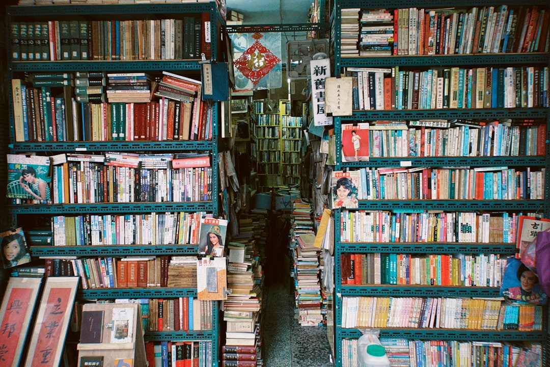 découvrez la plus grande librairie anglaise au monde, un véritable paradis pour les amateurs de lecture. explorez des millions de livres, des espaces de lecture accueillants et des événements littéraires passionnants qui célèbrent la passion des mots.