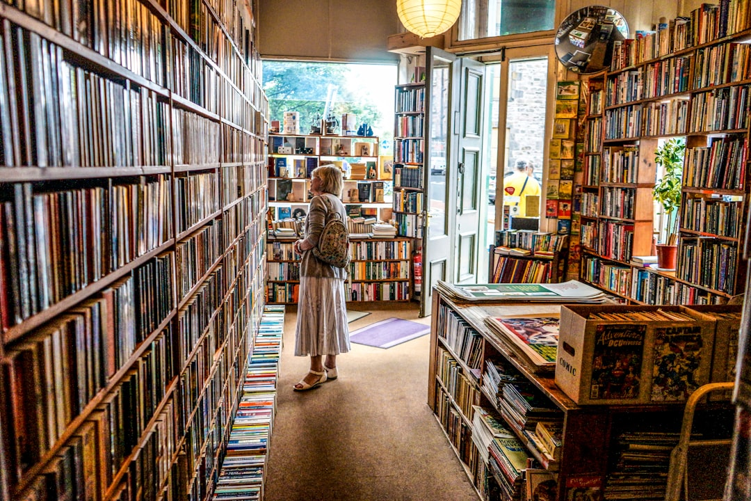 découvrez l'univers des cafés littéraires, des lieux inspirants où se mêlent littérature, discussions passionnantes et atmosphère conviviale. idéal pour les amoureux des livres et les écrivains en herbe, ces cafés sont des havres de créativité où partager vos idées autour d'un bon café.