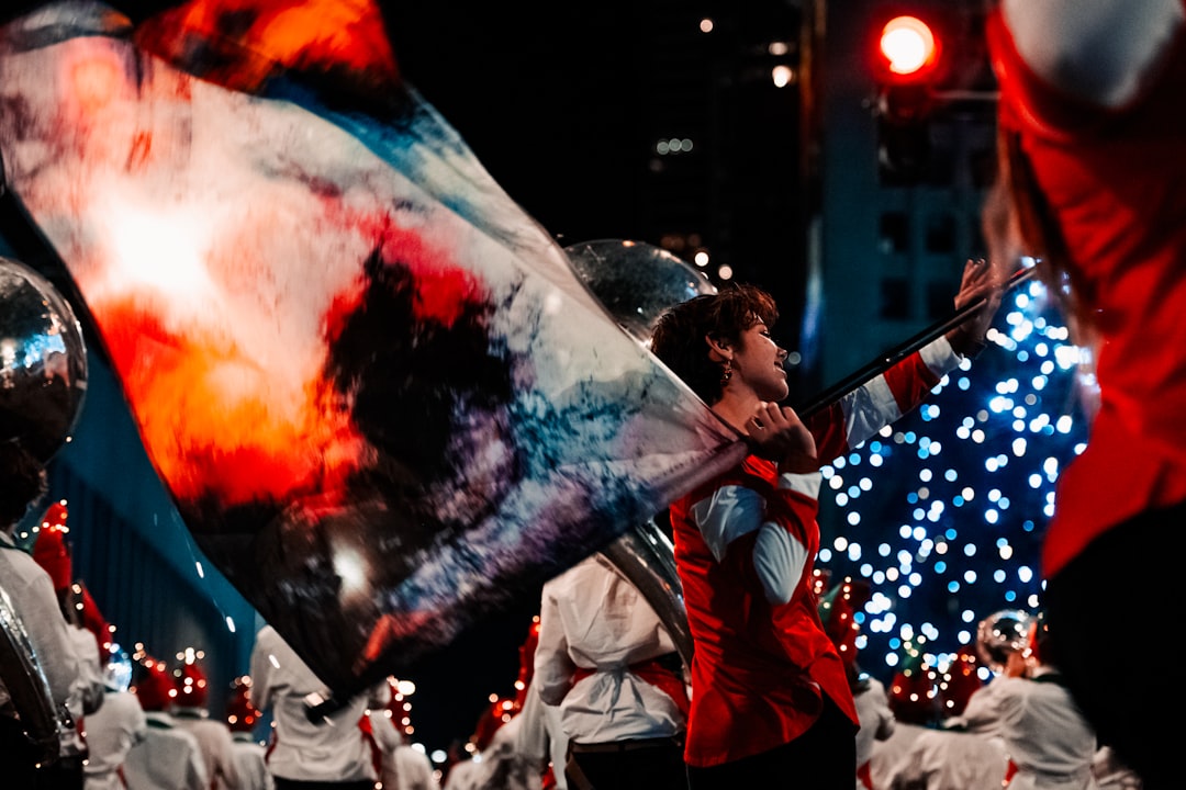 découvrez la magie des parades, des événements festifs qui illuminent les rues avec des spectacles colorés, des chars impressionnants et des performances artistiques captivantes. plongez dans l'univers des traditions, de la culture et de la joie partagée lors de ces célébrations uniques.