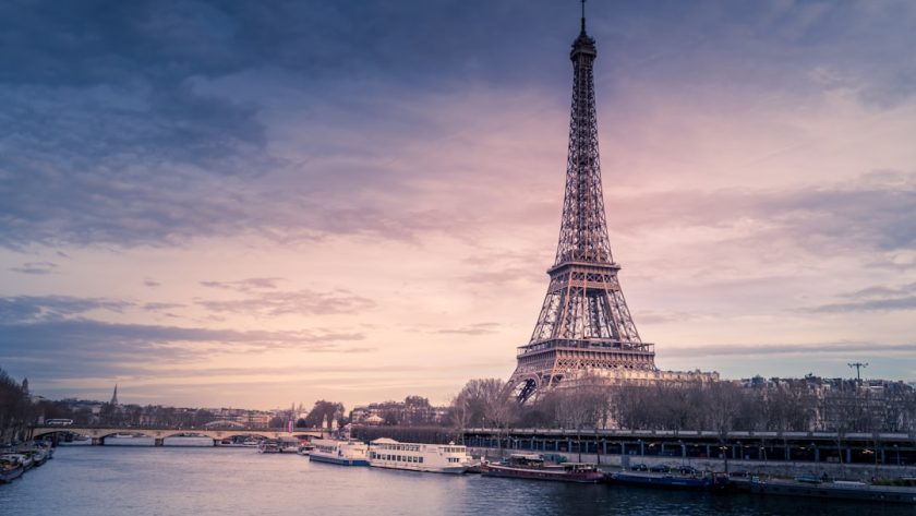 découvrez comment paris est représentée dans le cinéma à travers des films emblématiques qui capturent la magie et l'atmosphère unique de la ville lumière. des classiques aux productions modernes, explorez l'impact de paris sur la narration cinématographique.