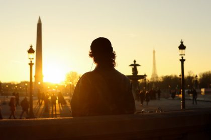découvrez la majestueuse place de la concorde à paris, un symbole emblématique de l'histoire française. admirez ses fontaines, ses statues et sa vue imprenable sur les champs-élysées et le jardin des tuileries. un incontournable à visiter lors de votre séjour dans la capitale.