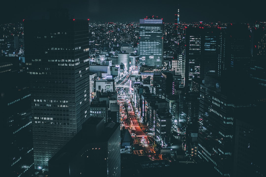 découvrez les enjeux et les solutions innovantes de la réhabilitation urbaine, un processus clé pour revitaliser nos villes, améliorer la qualité de vie des habitants et favoriser un développement durable. explorez les projets inspirants qui transforment les espaces urbains.