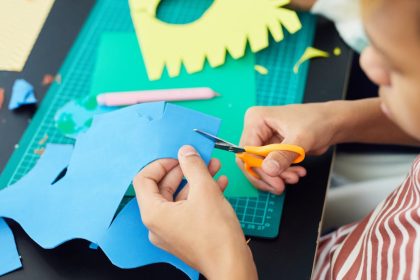 découvrez une variété d'activités ludiques et éducatives pour enfants, conçues pour stimuler leur créativité, développer leurs compétences et garantir des heures de plaisir en famille. des jeux en plein air aux projets artistiques, trouvez l'inspiration pour divertir vos petits en toute sécurité.