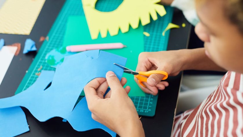 découvrez une variété d'activités ludiques et éducatives pour enfants, conçues pour stimuler leur créativité, développer leurs compétences et garantir des heures de plaisir en famille. des jeux en plein air aux projets artistiques, trouvez l'inspiration pour divertir vos petits en toute sécurité.