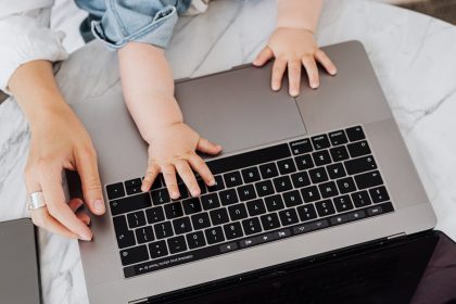 découvrez notre guide familial ultime, rempli de conseils pratiques, d'activités amusantes et d'astuces pour renforcer les liens familiaux et profiter pleinement de chaque instant ensemble.