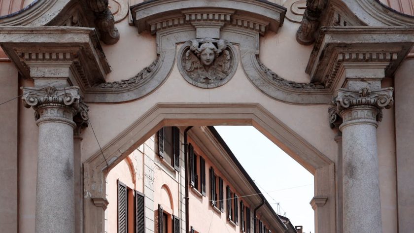 découvrez la richesse de l'architecture historique à travers les âges. de l'élégance des châteaux médiévaux aux merveilles des monuments classiques, plongez dans l'histoire et explorez les styles architecturaux qui ont façonné notre patrimoine culturel.
