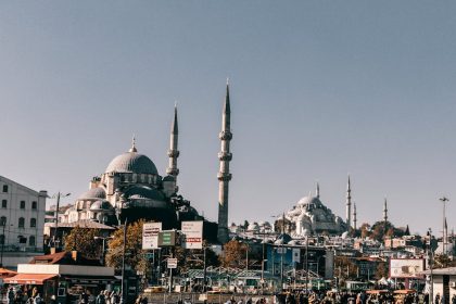 découvrez les sites historiques fascinants qui racontent l'histoire de notre monde. explorez les monuments emblématiques, les vestiges anciens et les destinations incontournables qui témoignent des civilisations passées.