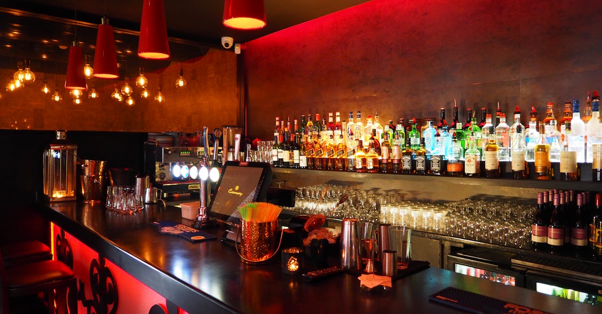 découvrez l'effervescence de la vie nocturne avec notre guide sur les meilleures soirées, clubs et événements à ne pas manquer. plongez dans l'ambiance festive et explorez les lieux les plus tendances pour profiter pleinement de vos nuits.
