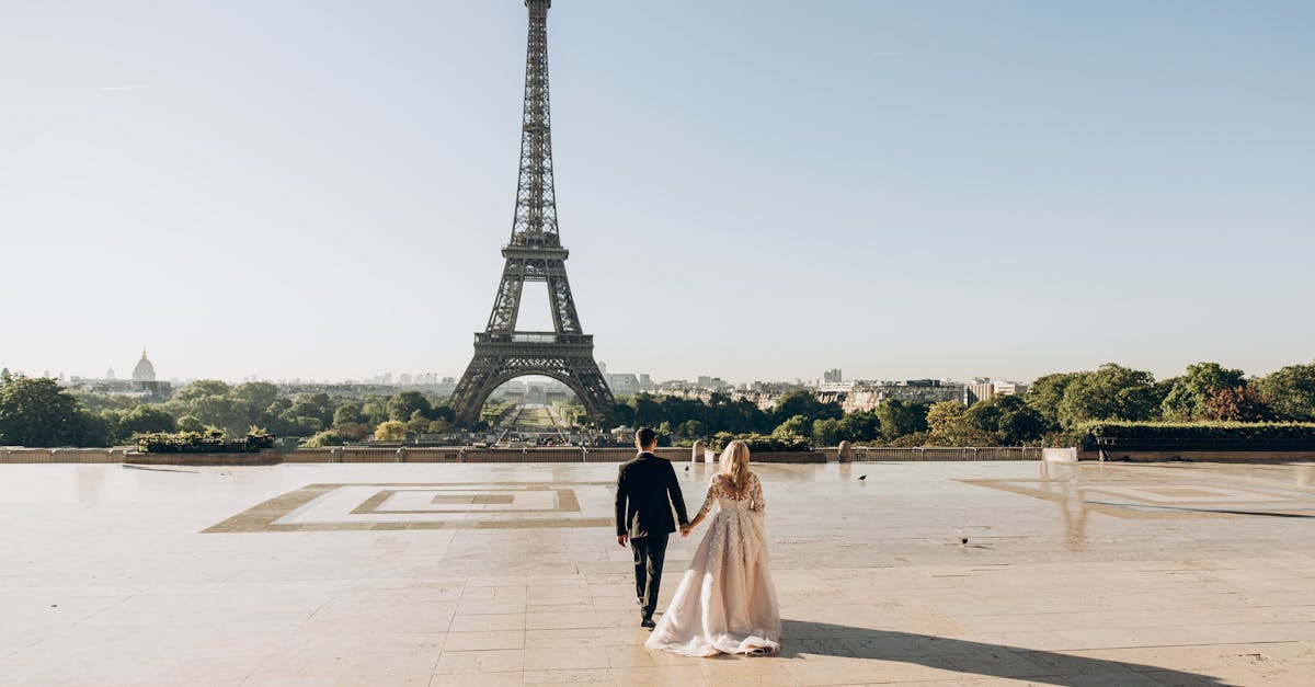 découvrez paris, la ville lumière, riche en histoire, culture et gastronomie. explorez ses monuments emblématiques, ses charmants quartiers et laissez-vous séduire par l'art de vivre parisien.