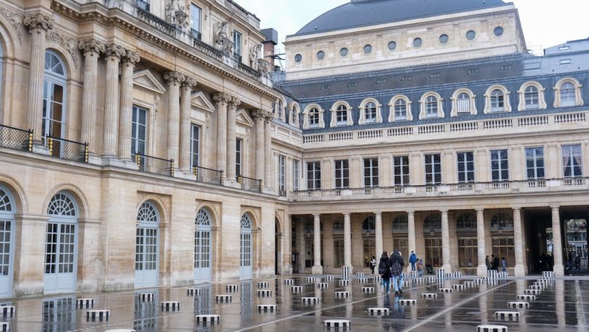 découvrez les meilleures attractions à paris, de la tour eiffel aux musées renommés, en passant par les charmants quartiers. plongez au cœur de l'histoire et de la culture de la capitale française avec notre guide complet des incontournables.