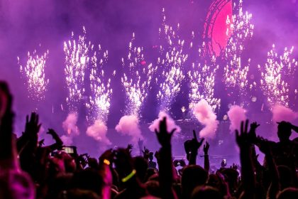 découvrez l'univers festif de la fête avec nos conseils pour organiser des soirées mémorables. que vous soyez pour une soirée entre amis, un anniversaire ou un événement spécial, trouvez des idées pour faire de chaque instant une célébration inoubliable.