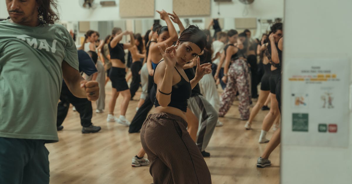 découvrez l'univers captivant des arts de la scène, où la danse, le théâtre et la musique s'entrelacent pour créer des expériences inoubliables. explorez les talents émergents, les spectacles emblématiques et les coulisses de cet art vivant qui fait vibrer les émotions.