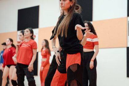 découvrez l'univers captivant des arts du spectacle à travers des performances éblouissantes, des spectacles vivants et des créations innovantes qui éveillent les sens et inspirent l'âme. plongez dans la magie du théâtre, de la danse et de la musique, et laissez-vous emporter par cette expérience artistique unique.