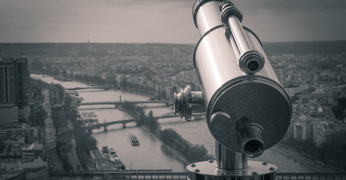 découvrez la beauté de la seine, le fleuve emblématique de paris et de la région île-de-france. explorez ses rives, ses ponts célèbres et l'atmosphère unique qu'elle offre, que ce soit à bord d'une croisière ou lors d'une promenade pittoresque. la seine, c'est l'histoire, la culture et la magie de la capitale française.