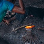 découvrez des ateliers artisanaux uniques qui vous plongent dans l'univers de la création manuelle. participez à des cours spécialisés dirigés par des artisans passionnés et apprenez des techniques traditionnelles tout en libérant votre créativité.
