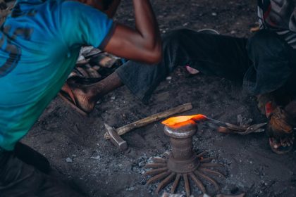découvrez des ateliers artisanaux uniques qui vous plongent dans l'univers de la création manuelle. participez à des cours spécialisés dirigés par des artisans passionnés et apprenez des techniques traditionnelles tout en libérant votre créativité.
