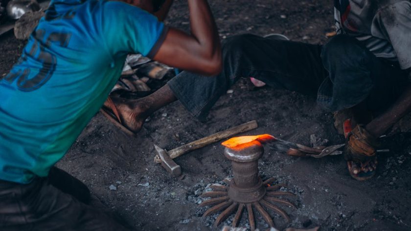 découvrez des ateliers artisanaux uniques qui vous plongent dans l'univers de la création manuelle. participez à des cours spécialisés dirigés par des artisans passionnés et apprenez des techniques traditionnelles tout en libérant votre créativité.