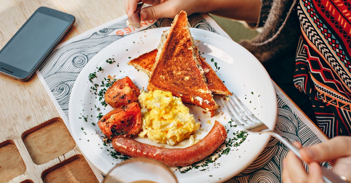 découvrez l'art du brunch avec notre sélection de recettes savoureuses et originales. parfait pour un moment convivial entre amis ou en famille, notre guide vous propose des idées de plats sucrés et salés qui raviront vos papilles. profitez d'un instant gourmand alliant détente et plaisir !