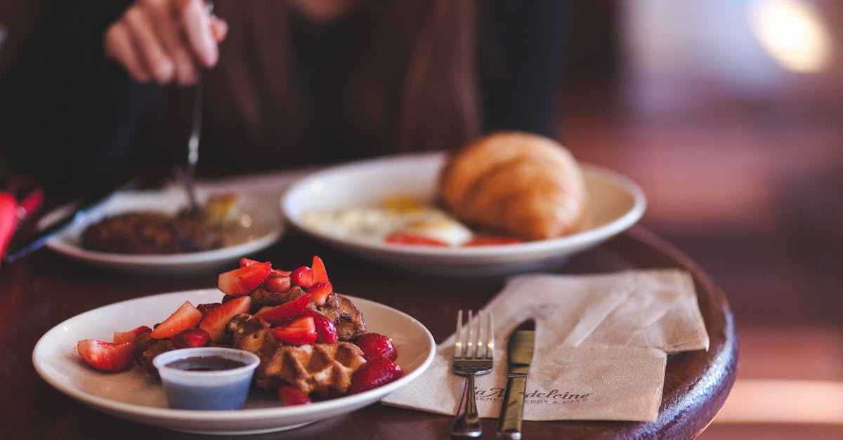 découvrez l'art du brunch, un moment convivial alliant délicieux mets sucrés et salés. savourez une expérience unique avec des recettes créatives et des inspirations pour égayer vos dimanches en famille ou entre amis.