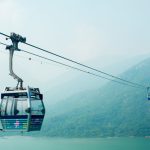 découvrez l'expérience unique des téléphériques, ces cabines suspendues qui vous offrent une vue panoramique imprenable sur les paysages environnants tout en vous transportant en douceur vers les sommets. parfait pour une aventure en plein air, le téléphérique allie confort et sensations fortes.