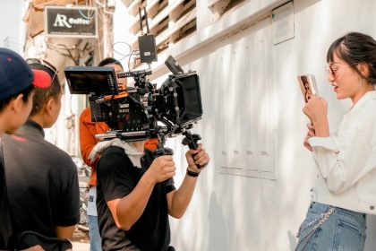 découvrez les lieux de tournage emblématiques qui ont marqué le cinéma et la télévision. explorez les paysages magnifiques et les décors inoubliables qui ont servi de toile de fond à vos films et séries préférés.