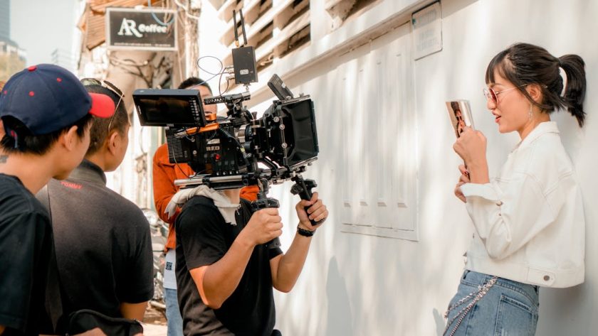 découvrez les lieux de tournage emblématiques qui ont marqué le cinéma et la télévision. explorez les paysages magnifiques et les décors inoubliables qui ont servi de toile de fond à vos films et séries préférés.