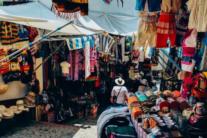 découvrez l'univers fascinant des marchés aux puces ! explorez une variété d'objets uniques, d'antiquités, et de trésors cachés dans une ambiance vintage. parfait pour les amateurs de bonnes affaires et les passionnés de brocante.