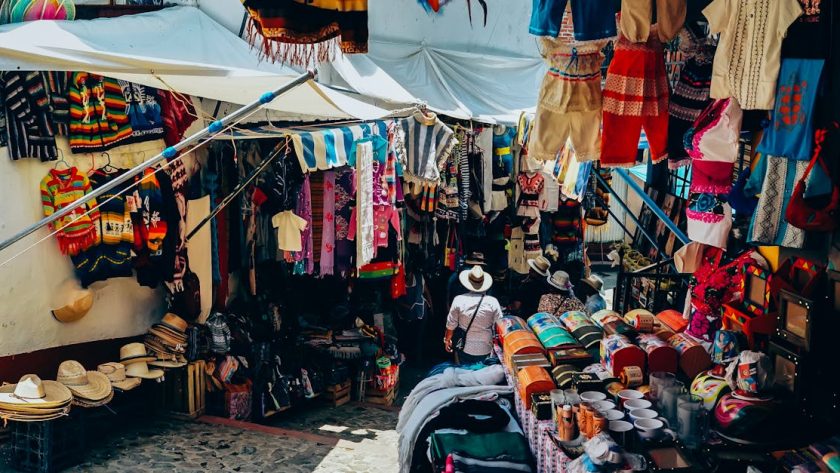 découvrez l'univers fascinant des marchés aux puces ! explorez une variété d'objets uniques, d'antiquités, et de trésors cachés dans une ambiance vintage. parfait pour les amateurs de bonnes affaires et les passionnés de brocante.