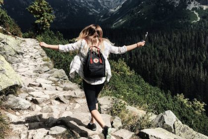 découvrez les sentiers de randonnée les plus captivants à travers les paysages magnifiques, que vous soyez débutant ou randonneur aguerri. explorez la nature, respirez l'air frais et préparez-vous à vivre des aventures inoubliables en plein air.