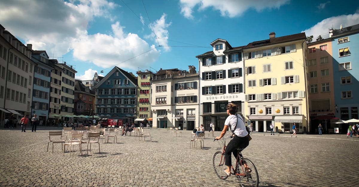 découvrez l'enrichissante promenade historique qui vous transporte à travers les époques passées. explorez des sites emblématiques, immersez-vous dans la culture locale et laissez-vous inspirer par les récits fascinants de notre patrimoine. une expérience idéale pour les passionnés d'histoire et les curieux !