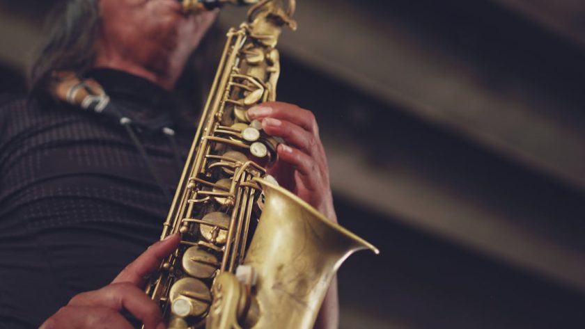 découvrez l'univers captivant du jazz, une musique riche en improvisation et en émotions. plongez dans l'histoire de ce genre emblématique, ses artistes légendaires et ses styles variés qui continuent d'inspirer des générations.