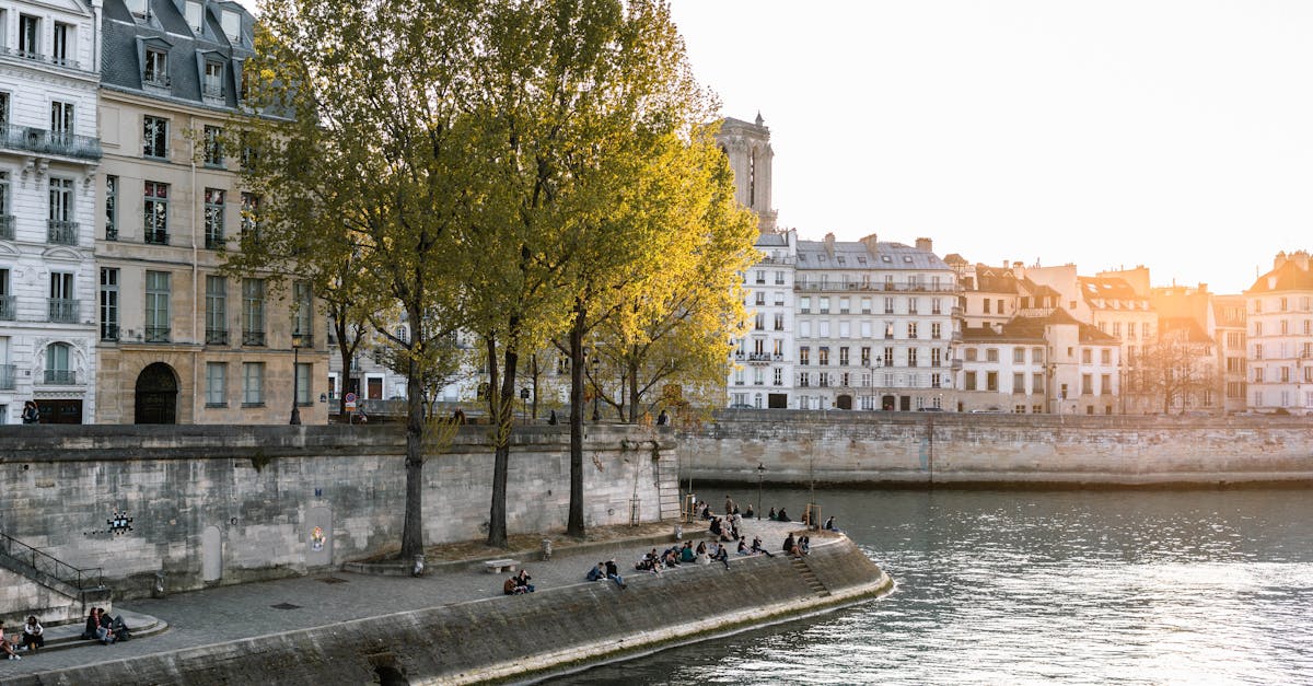découvrez l'art de vivre à la parisienne : une élégance intemporelle mêlant culture, gastronomie et mode. plongez dans l'atmosphère unique de paris et laissez-vous inspirer par un style de vie raffiné qui célèbre l'amour de l'esthétisme et de la convivialité.