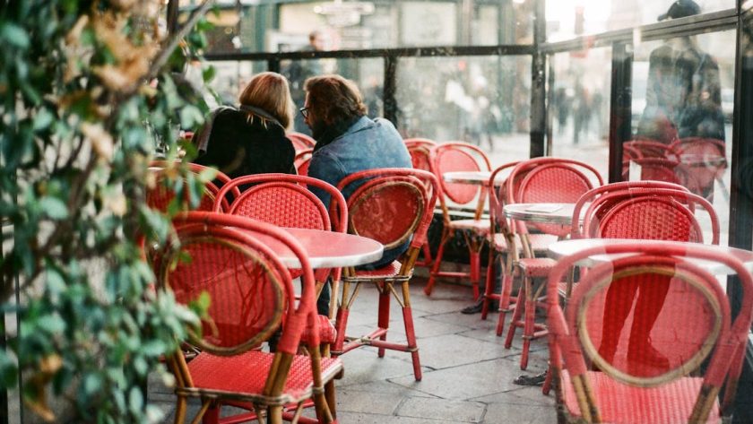 découvrez le style de vie parisien : une fusion unique de culture, de gastronomie, d'élégance et de tendances. plongez dans l'art de vivre à la française, des cafés animés aux boutiques chic, et laissez-vous inspirer par la magie de paris.