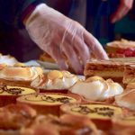 découvrez notre délicieuse sélection de pâtisseries artisanales, des classiques aux créations modernes. savourez des éclairs, tartes et gâteaux, parfaits pour chaque occasion ou simplement pour se faire plaisir. faites un voyage gourmand au cœur des saveurs!