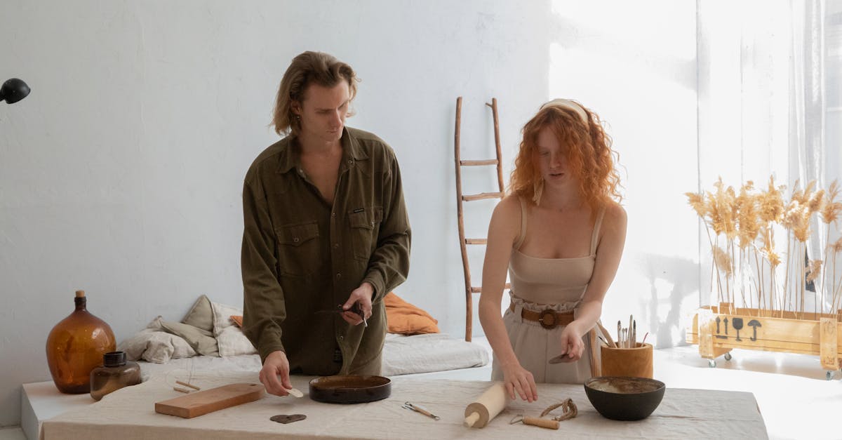 découvrez l'univers des artisans, passionnés par leur métier et créateurs d'objets uniques. explorez leur savoir-faire exceptionnel, des techniques traditionnelles aux innovations modernes, et soutenez ces talents locaux qui mettent en valeur l'art et l'authenticité.
