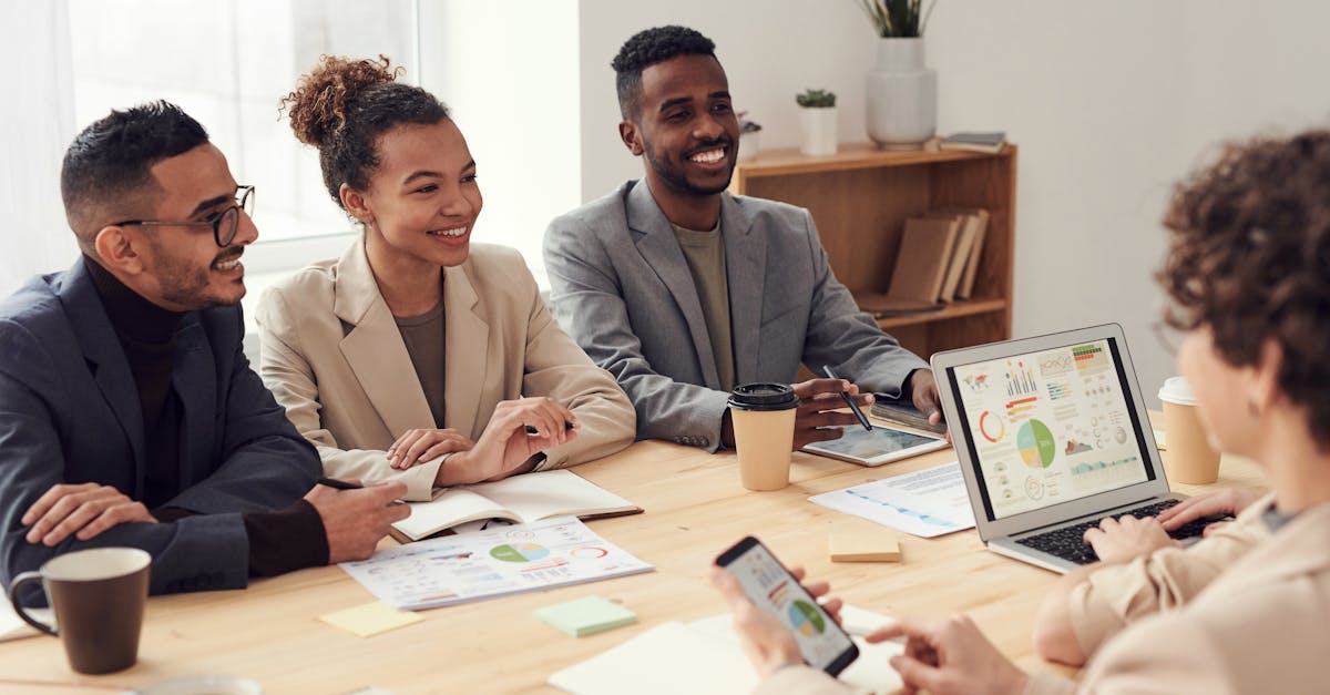 découvrez un espace de coworking stimulant et collaboratif qui favorise la productivité et les échanges professionnels. rejoignez une communauté dynamique d'entrepreneurs et de freelances, et profitez d'infrastructures modernes pour donner vie à vos projets.
