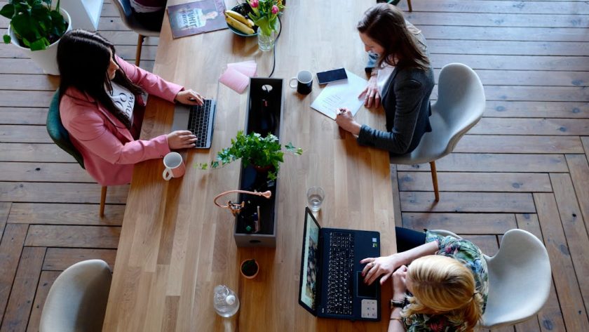 découvrez notre espace de coworking inspirant, idéal pour les professionnels en quête de flexibilité et de collaboration. profitez d'un environnement dynamique, d'infrastructures modernes et d'une communauté engagée pour booster votre productivité.