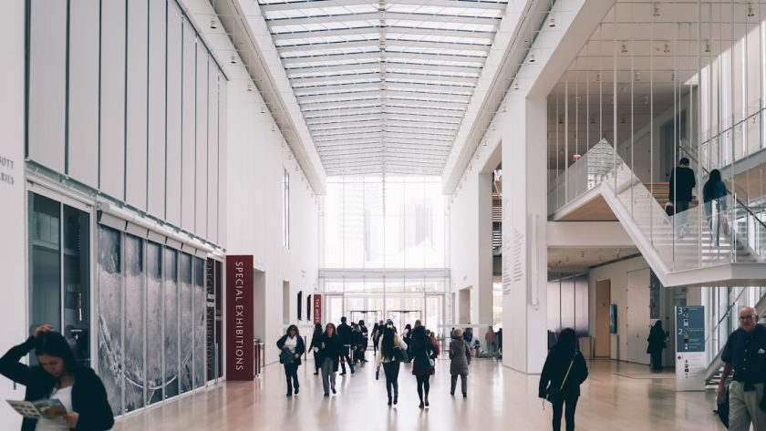 découvrez les centres culturels : des espaces dédiés à la promotion de l'art, de la culture et des échanges, proposant des expositions, ateliers et événements pour tous les âges.