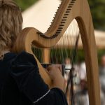 découvrez des performances classiques en plein air uniques, où la musique s'harmonise avec la beauté de la nature. profitez d'une expérience culturelle inoubliable sous les étoiles, avec des artistes talentueux et un cadre enchanteur.