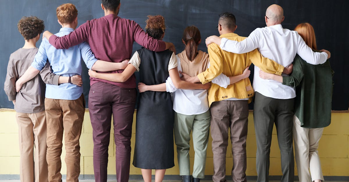découvrez la signification de la solidarité, ses valeurs essentielles et son importance dans la société. apprenez comment la solidarité favorise l’entraide, le soutien et le vivre-ensemble pour un monde plus uni et solidaire.