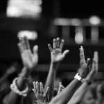 découvrez la signification de la solidarité, ses différentes formes et son importance dans la société. apprenez comment elle favorise l'entraide, le soutien mutuel et la cohésion sociale.