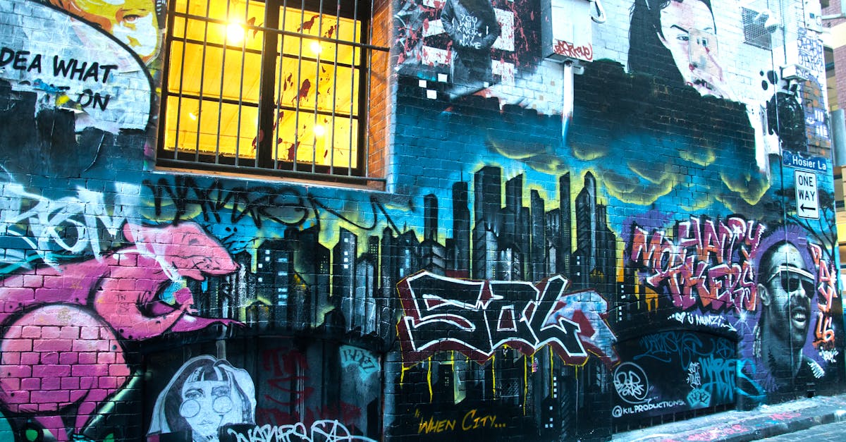 découvrez l'univers du street art : ses origines, artistes emblématiques, techniques originales et impact sur la culture urbaine. plongez dans l'art urbain qui colorie nos villes !