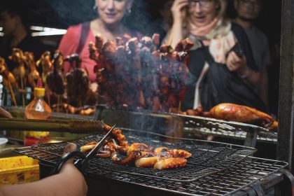 découvrez la street food : une explosion de saveurs venues du monde entier à déguster sur le pouce. conseils, idées recettes et bonnes adresses pour savourer cette cuisine conviviale et gourmande !